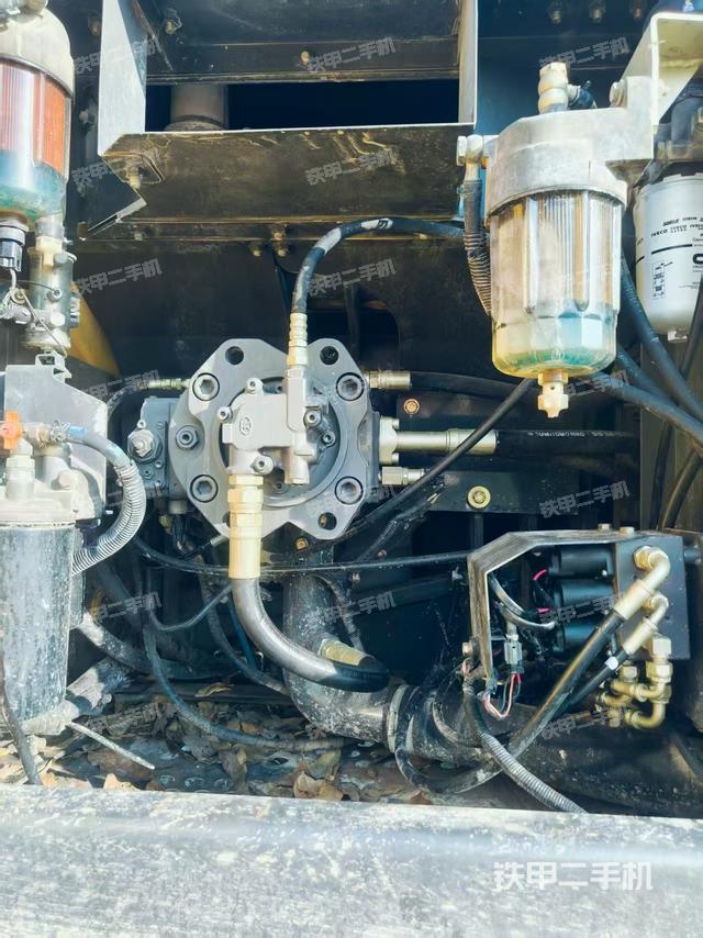 液壓泵艙室正面整體（整機(jī)外觀）