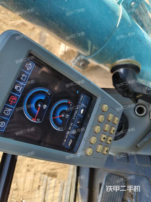 駕駛室整體(整機外觀) 駕駛室整體(整機外觀)