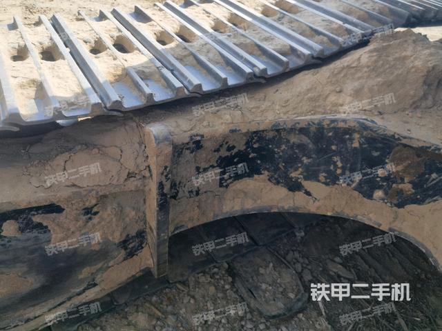 單側(cè)履帶整體(整機外觀) 單側(cè)履帶整體(整機外觀)