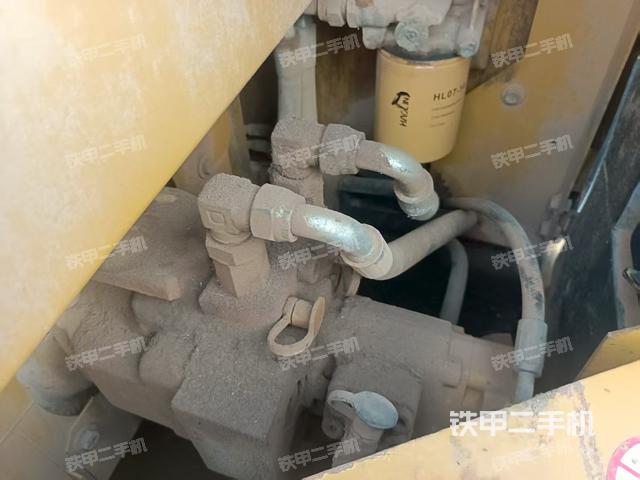 液压泵舱室正面整体(整机外观) 液压泵舱室正面整体(整机外观)