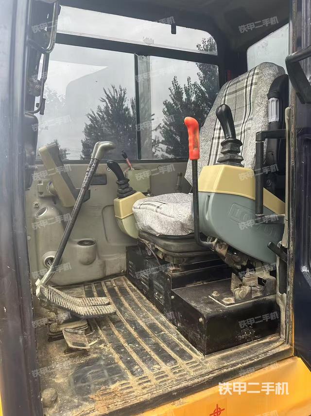 驾驶室顶部（整机外观）