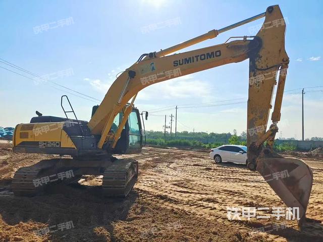 駕駛室頂部(整機外觀) 駕駛室頂部(整機外觀)