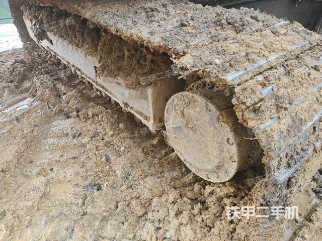 右側(cè)履帶整體(行走機(jī)構(gòu)) 右側(cè)履帶整體(行走機(jī)構(gòu))