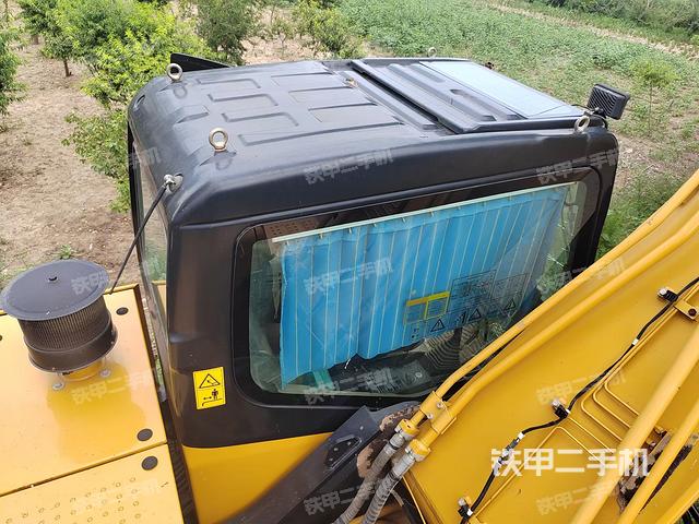 駕駛室頂部(整機(jī)外觀) 駕駛室頂部(整機(jī)外觀)