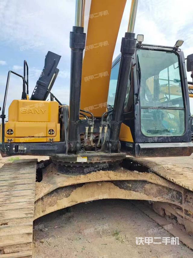 驾驶室整体(整机外观) 驾驶室整体(整机外观)