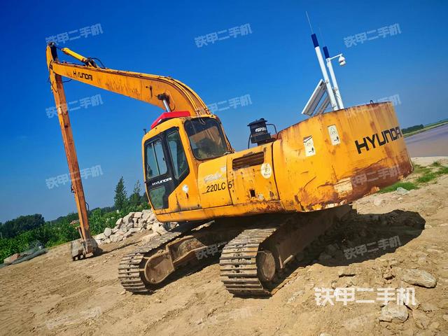 现代R220LC-5挖掘机