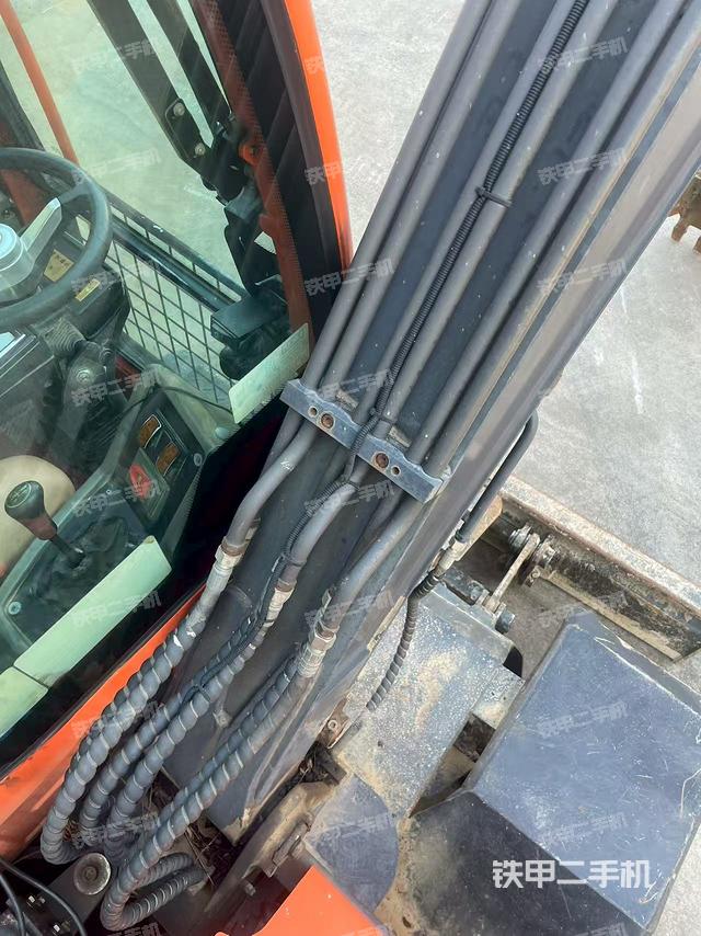 大臂背部俯视（工作和回转装置）