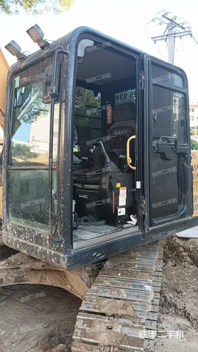 驾驶室整体（整机外观）