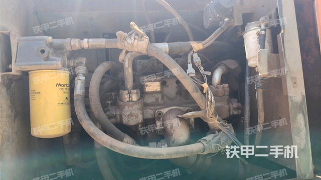 液壓泵艙室正面整體（整機外觀）