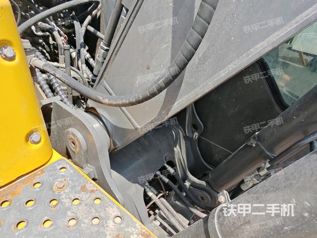 大臂根部 斜视(工作和回转装置) 大臂根部 斜视(工作和回转装置)