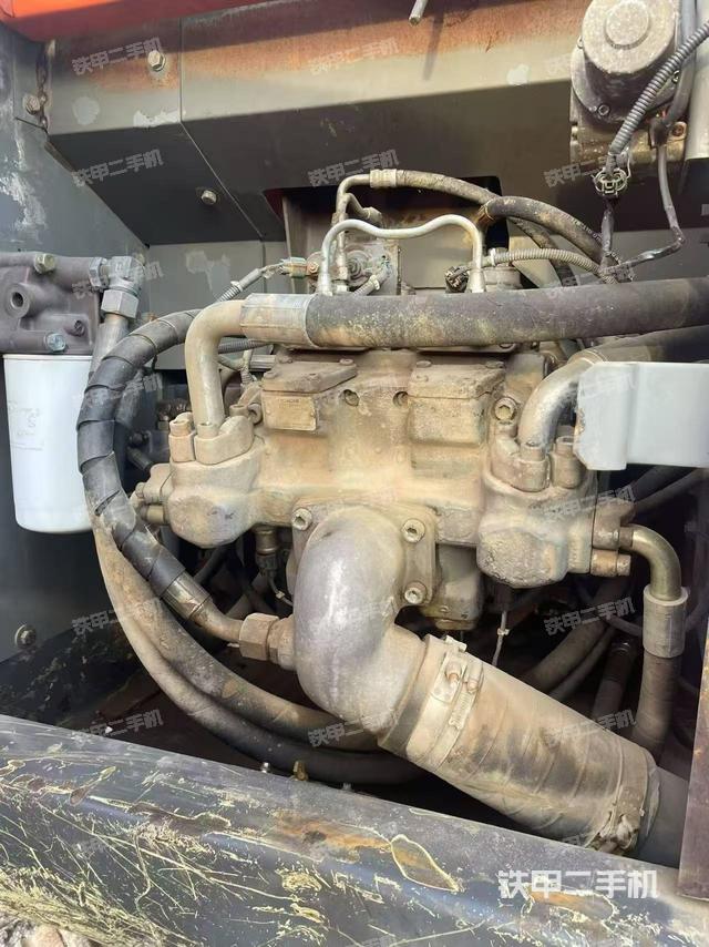 液壓泵艙室正面整體(整機(jī)外觀) 液壓泵艙室正面整體(整機(jī)外觀)