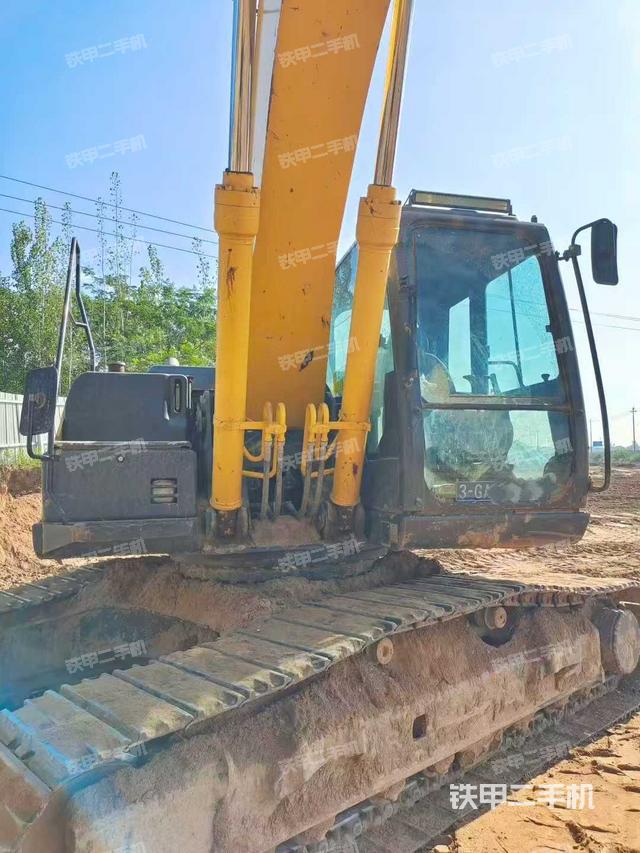 駕駛室整體(整機外觀) 駕駛室整體(整機外觀)