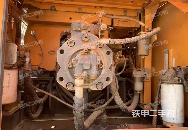 液壓泵艙室正面整體（整機(jī)外觀）