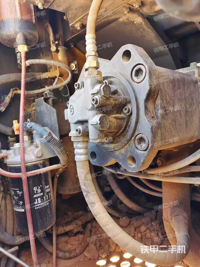 液壓泵艙室正面整體(整機外觀) 液壓泵艙室正面整體(整機外觀)