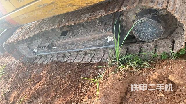 單側(cè)履帶整體(整機外觀) 單側(cè)履帶整體(整機外觀)