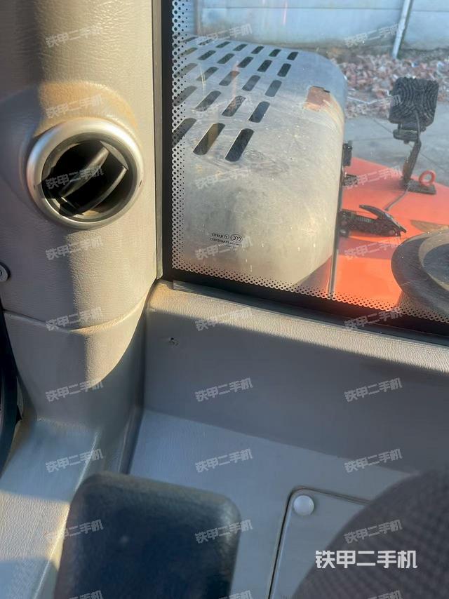 后窗玻璃角标（驾驶室部分）