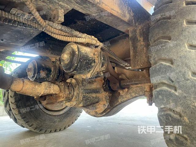 右驱动轮（行走机构）