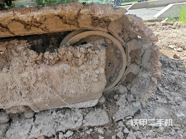 左导向轮(行走机构) 左导向轮(行走机构)