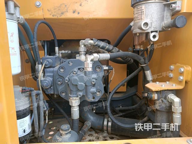 液压泵舱室正面整体（整机外观）