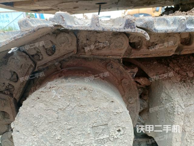 右驅(qū)動輪（行走機構(gòu)）