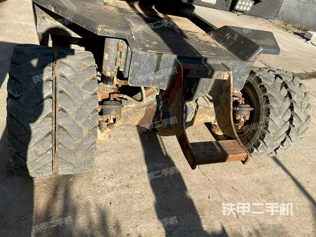 右驱动轮（行走机构）