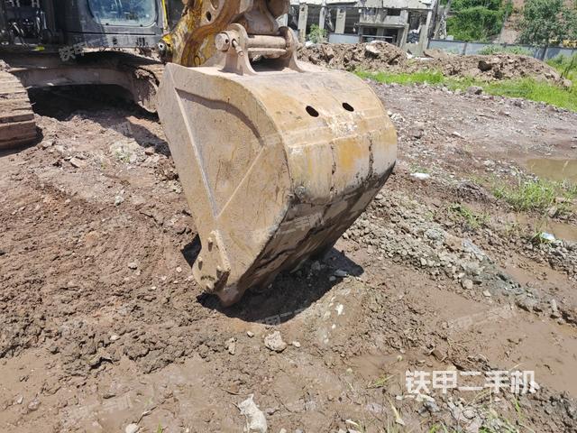 铲斗45度(工作和回转装置) 铲斗45度(工作和回转装置)