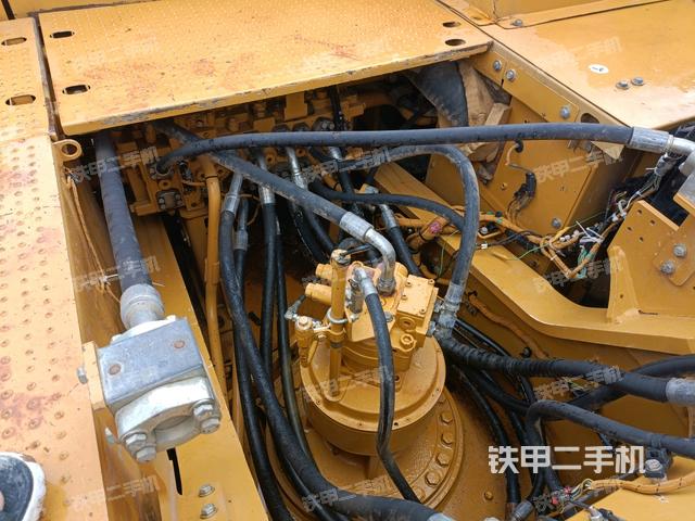 回转马达和主控阀（整机外观）