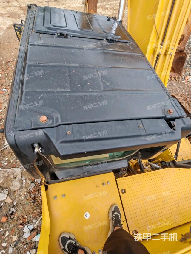 驾驶室顶部（整机外观）