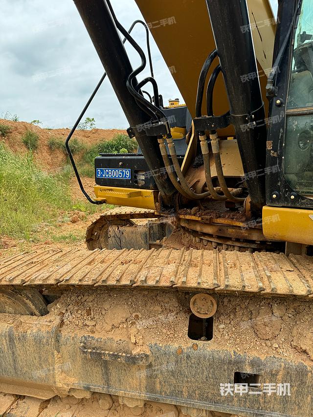 單側(cè)履帶整體(整機(jī)外觀) 單側(cè)履帶整體(整機(jī)外觀)