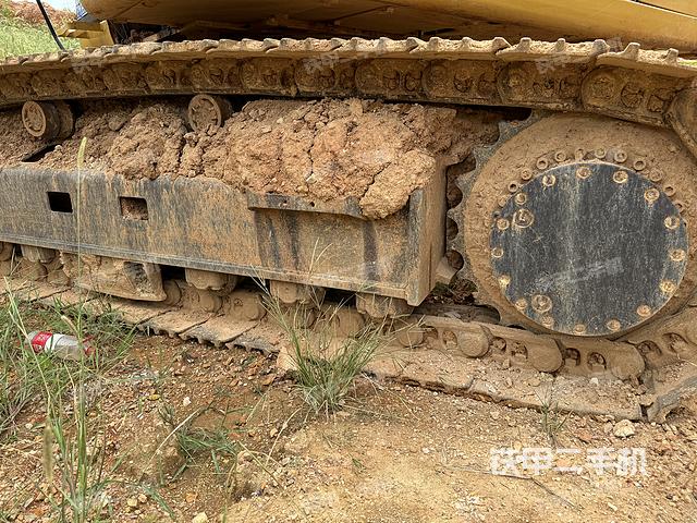 駕駛室頂部(整機(jī)外觀) 駕駛室頂部(整機(jī)外觀)