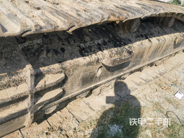 单侧履带整体(整机外观) 单侧履带整体(整机外观)