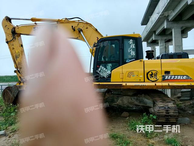 整機(jī)右后45°(整機(jī)外觀) 整機(jī)右后45°(整機(jī)外觀)