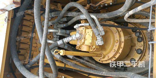 回转马达和主控阀（整机外观）