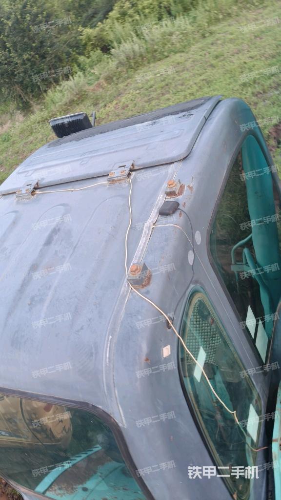 驾驶室顶部（整机外观）