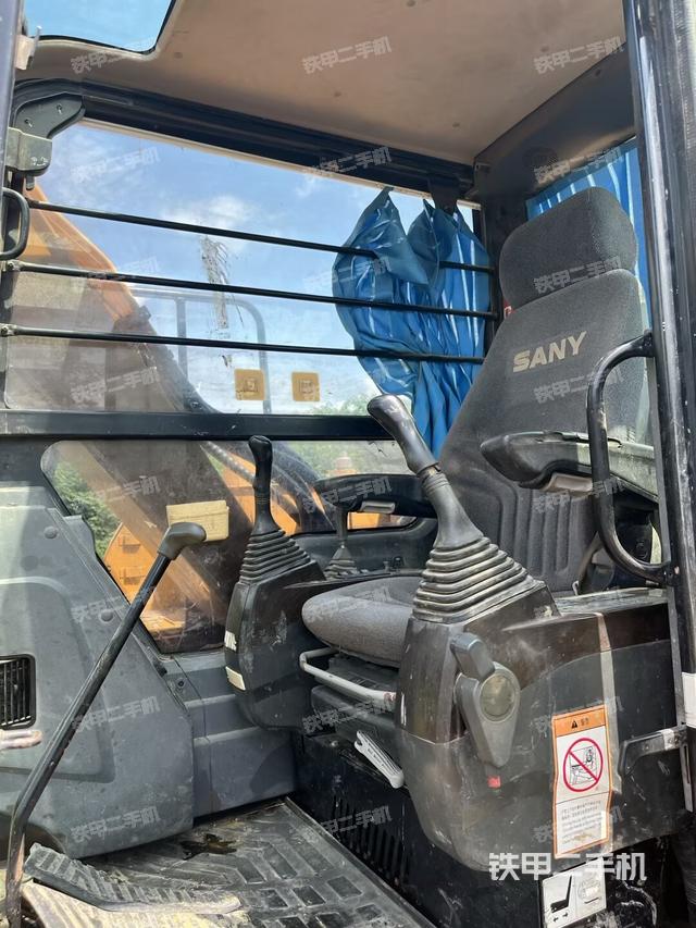 駕駛室整體（整機(jī)外觀）