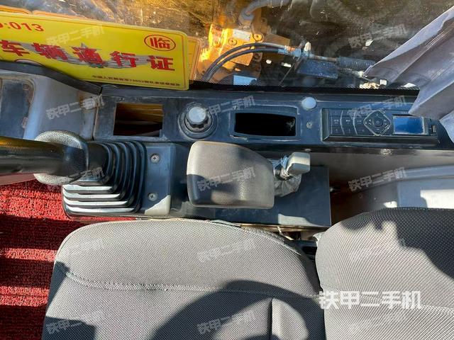 座椅右侧控制台/钥匙门/油门/含右手柄（驾驶室部分）