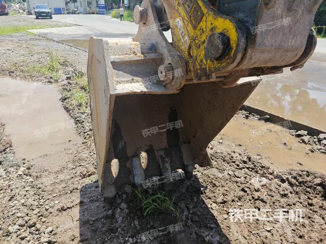 铲斗右后整体(工作和回转装置) 铲斗右后整体(工作和回转装置)