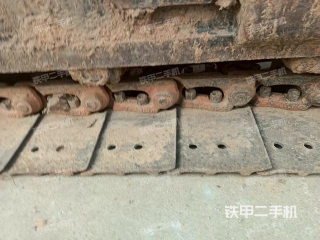 驾驶室顶部(整机外观) 驾驶室顶部(整机外观)