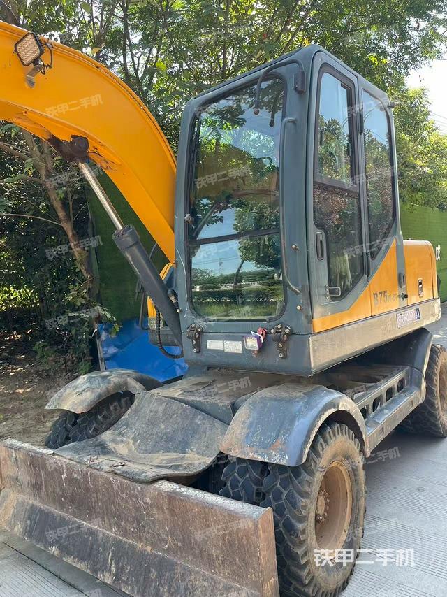 新源XYB75W-8挖掘机