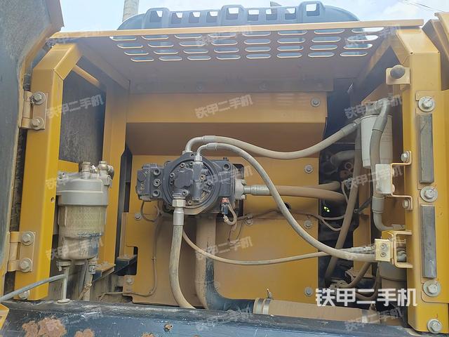 液壓泵艙室正面整體(整機(jī)外觀) 液壓泵艙室正面整體(整機(jī)外觀)