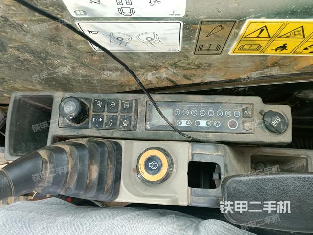 座椅左側(cè)控制臺/音響/含左手柄（駕駛室部分）