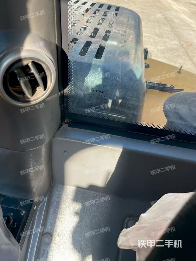 后窗玻璃角标（驾驶室部分）