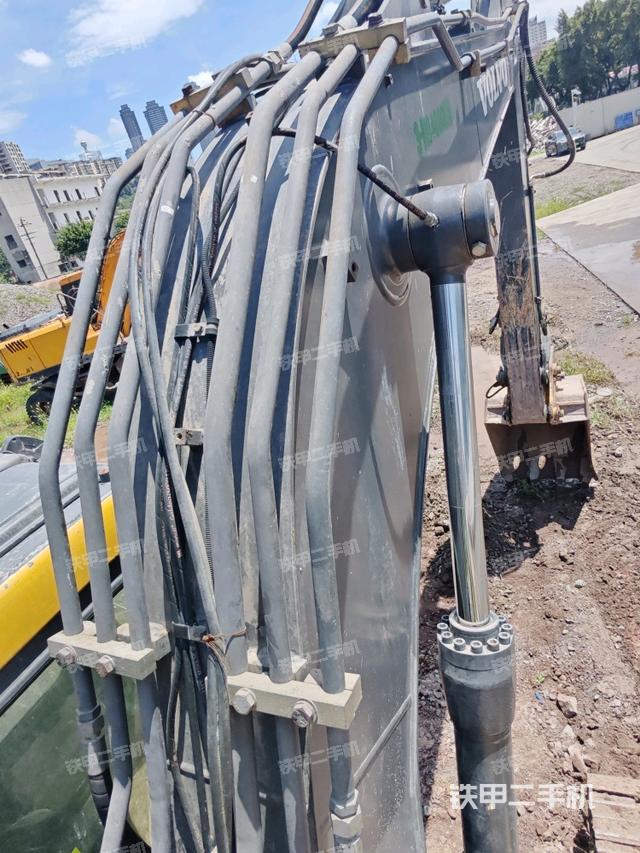 大臂背部俯视(工作和回转装置) 大臂背部俯视(工作和回转装置)