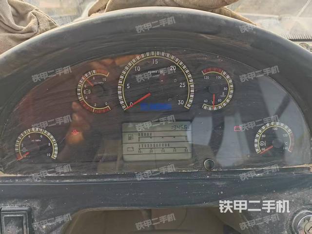 駕駛室工作臺(tái)(整機(jī)外觀及大件) 駕駛室工作臺(tái)(整機(jī)外觀及大件)