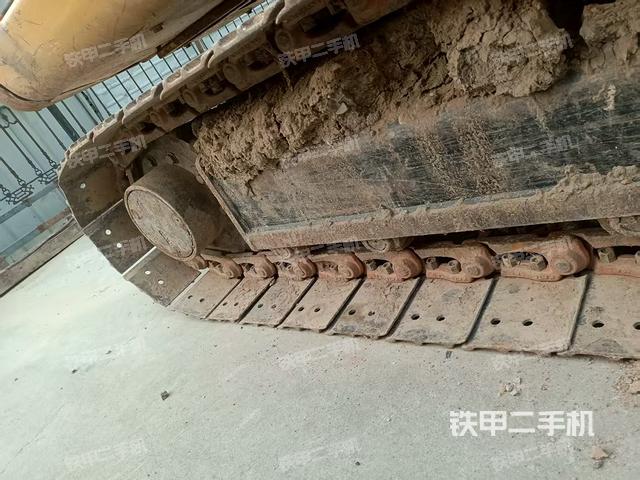 单侧履带整体(整机外观) 单侧履带整体(整机外观)