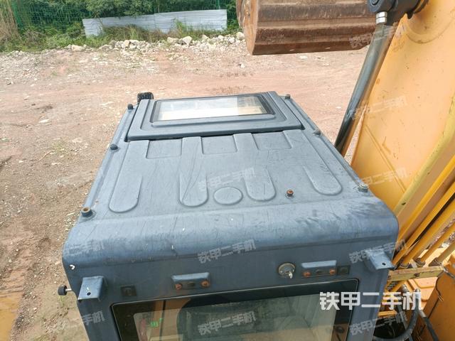 驾驶室顶部（整机外观）