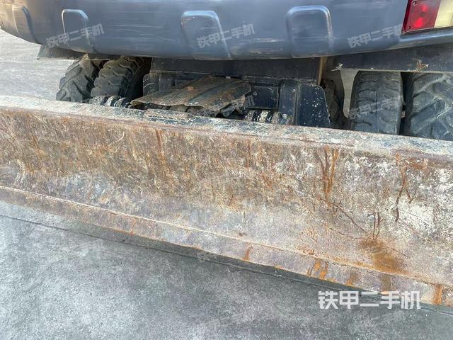 转盘和下车架正前（工作和回转装置）