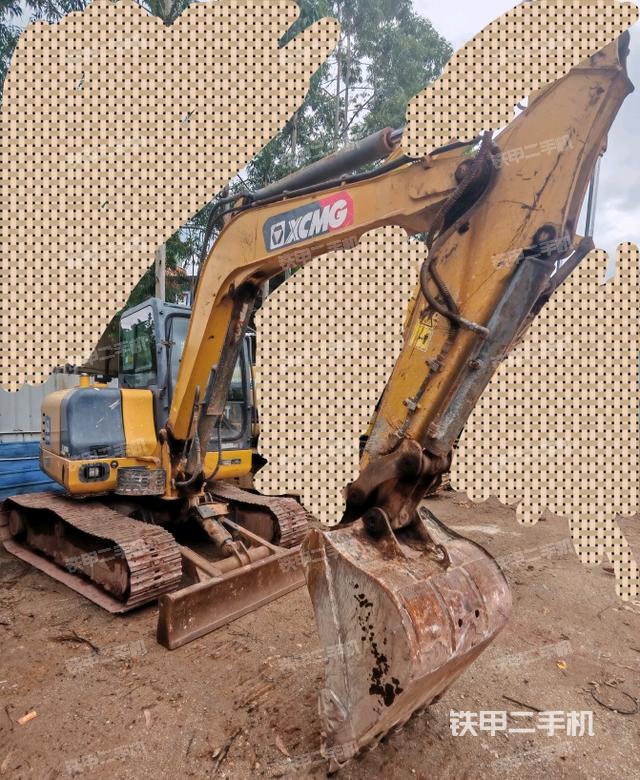 驾驶室顶部（整机外观）