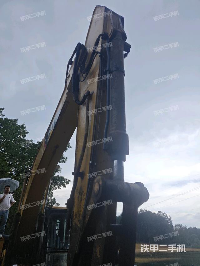 小臂整體右前(工作和回轉(zhuǎn)裝置) 小臂整體右前(工作和回轉(zhuǎn)裝置)