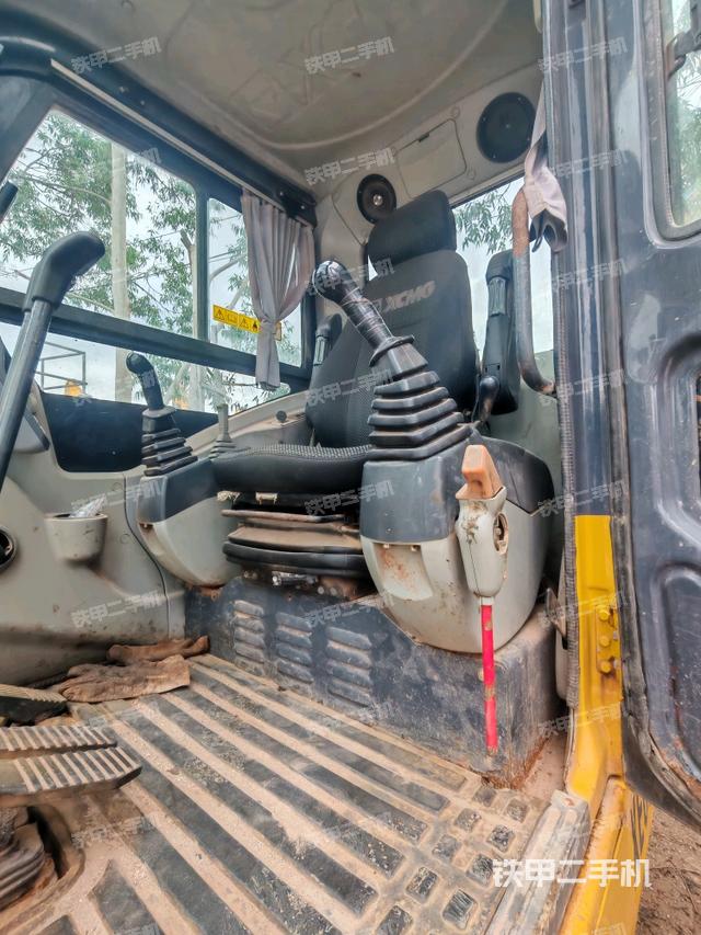 驾驶室整体（整机外观）